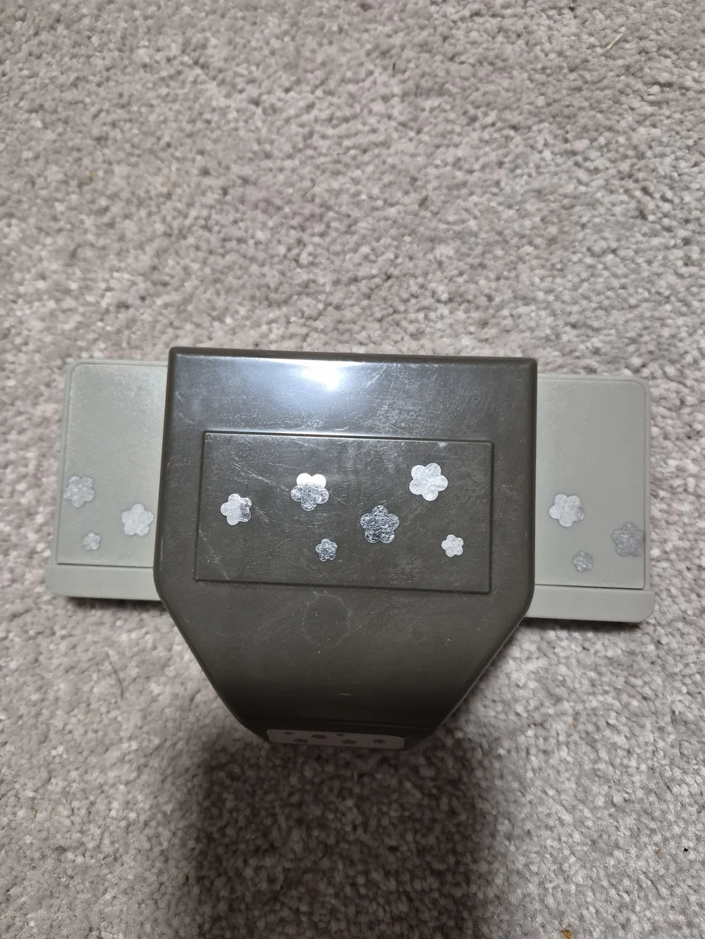 Stampin' Up!‎ Flower Paper Punch in Gray and Silver